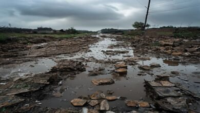 मुजफ्फरपुर में 40 करोड़ के फंड का इंतजार: 50 ग्रामीण सड़कों का निर्माण अधर में, राहगीर परेशान